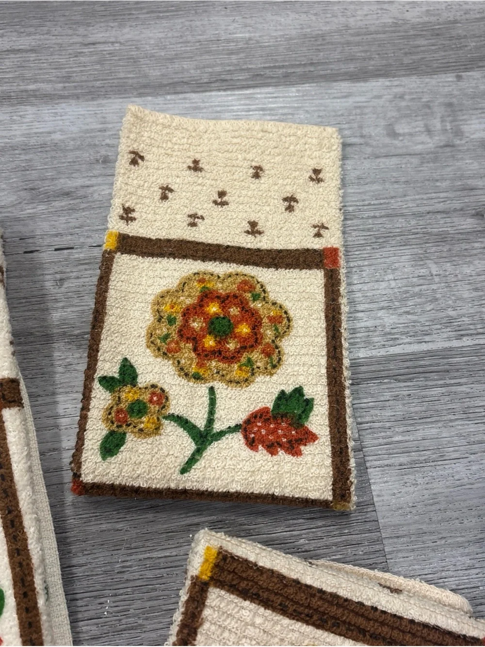 Vintage floral hand towels made in USA fringe washcloth bathroom set 80s